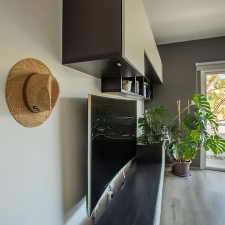 Neapolis Spacious Quiet Near Appartement