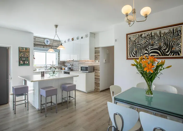 Apartmán Neapolis Spacious Quiet Near