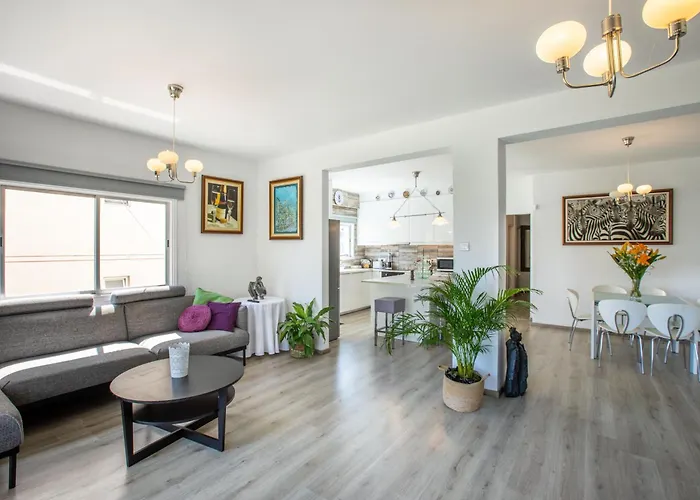 Neapolis Spacious Quiet Near Limisso